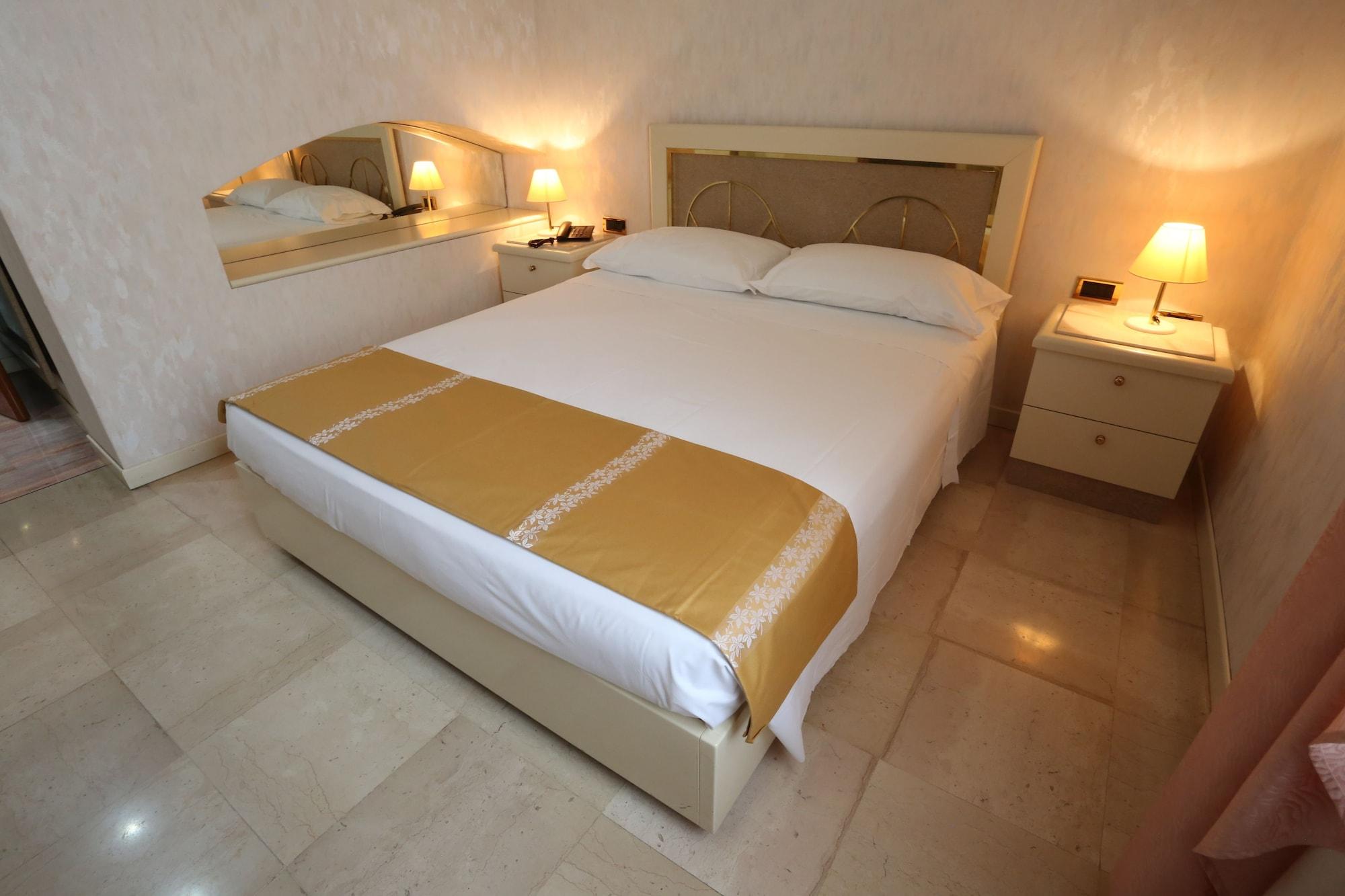 פויג'ה Hotel Europa מראה חיצוני תמונה
