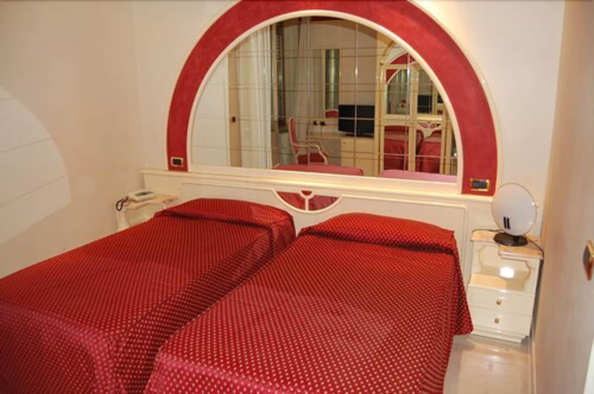 פויג'ה Hotel Europa מראה חיצוני תמונה