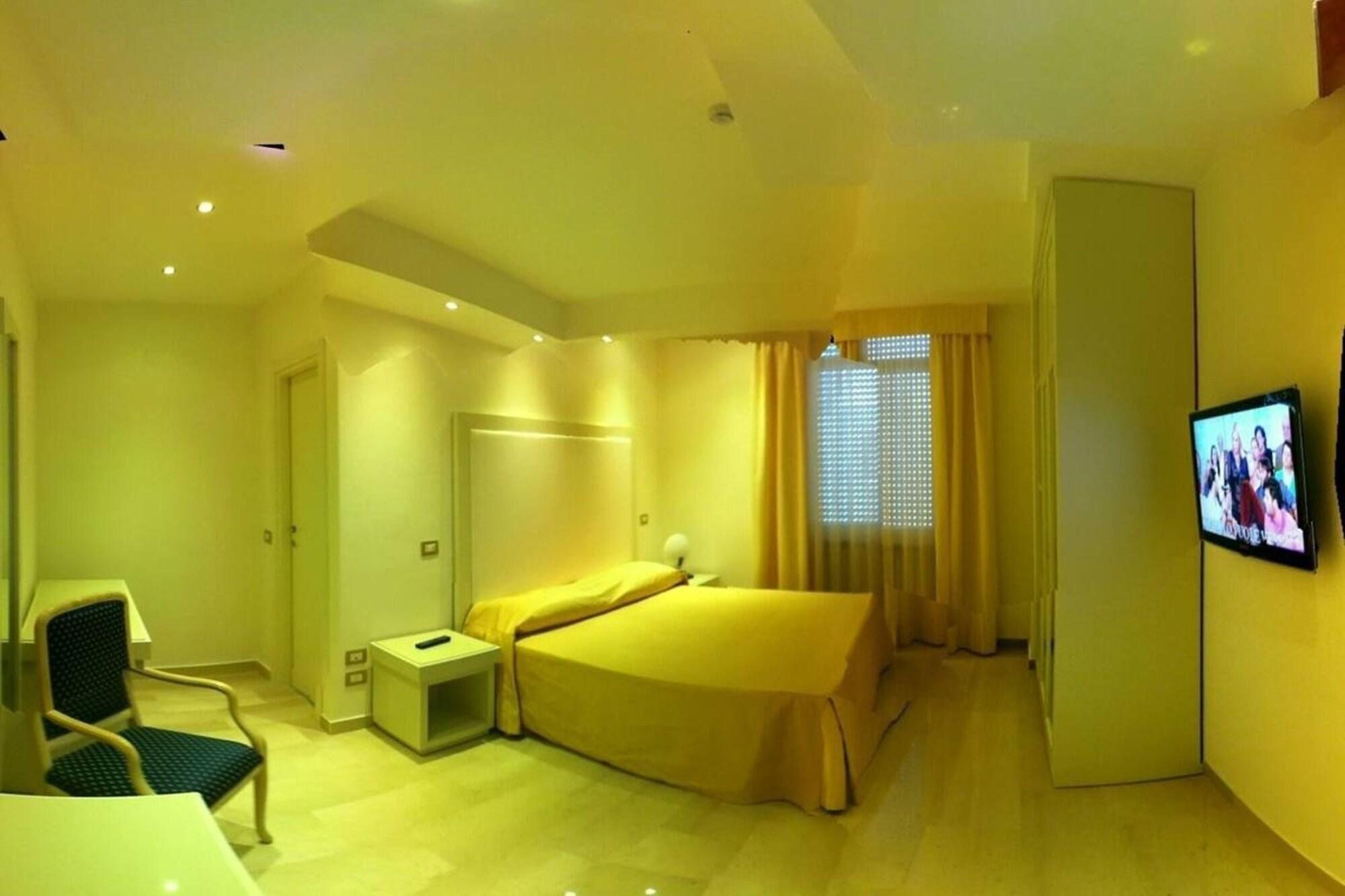 פויג'ה Hotel Europa מראה חיצוני תמונה