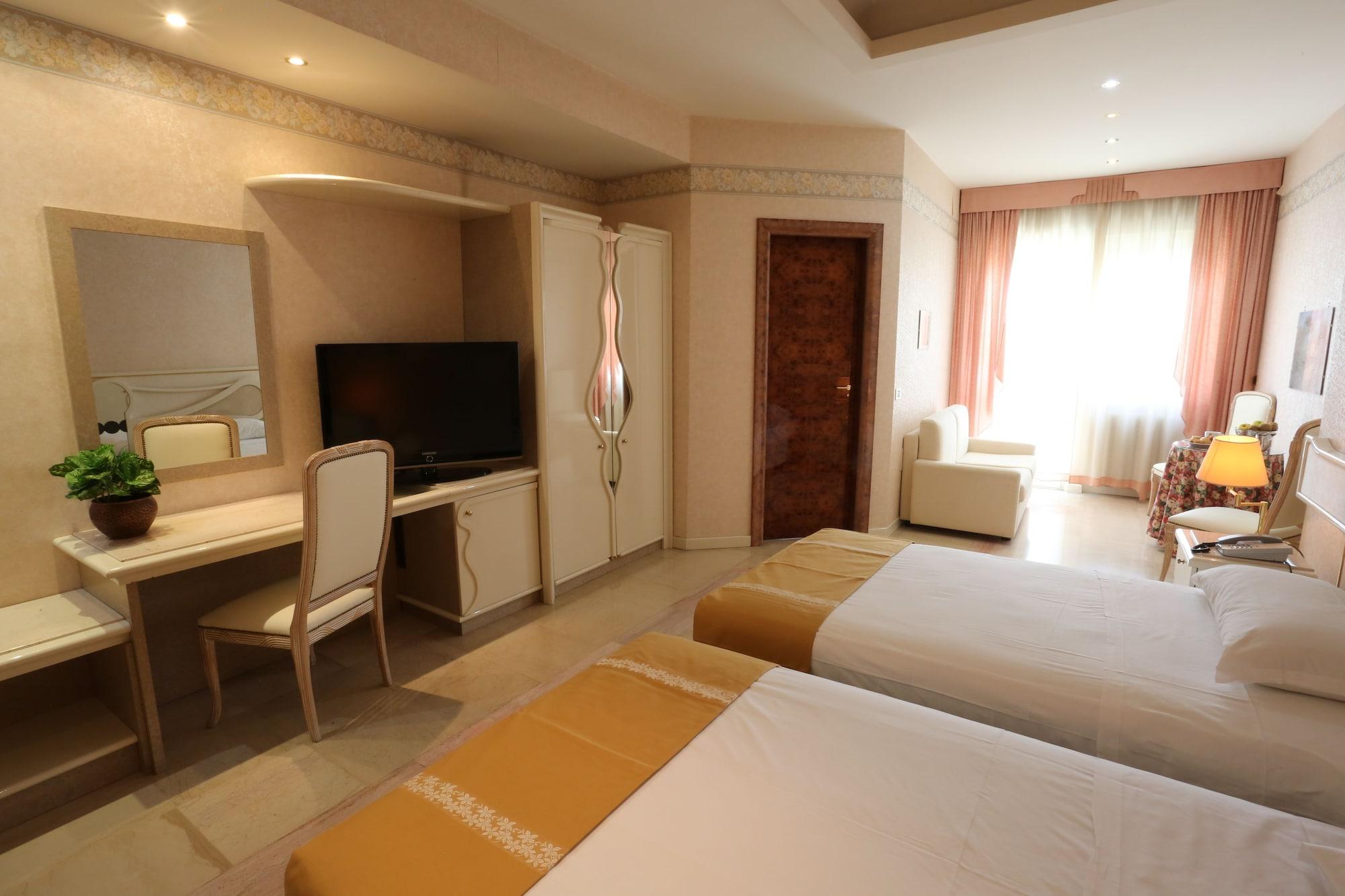 פויג'ה Hotel Europa מראה חיצוני תמונה