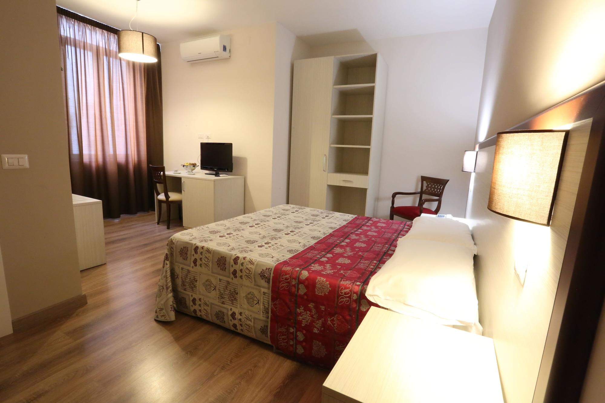 פויג'ה Hotel Europa מראה חיצוני תמונה