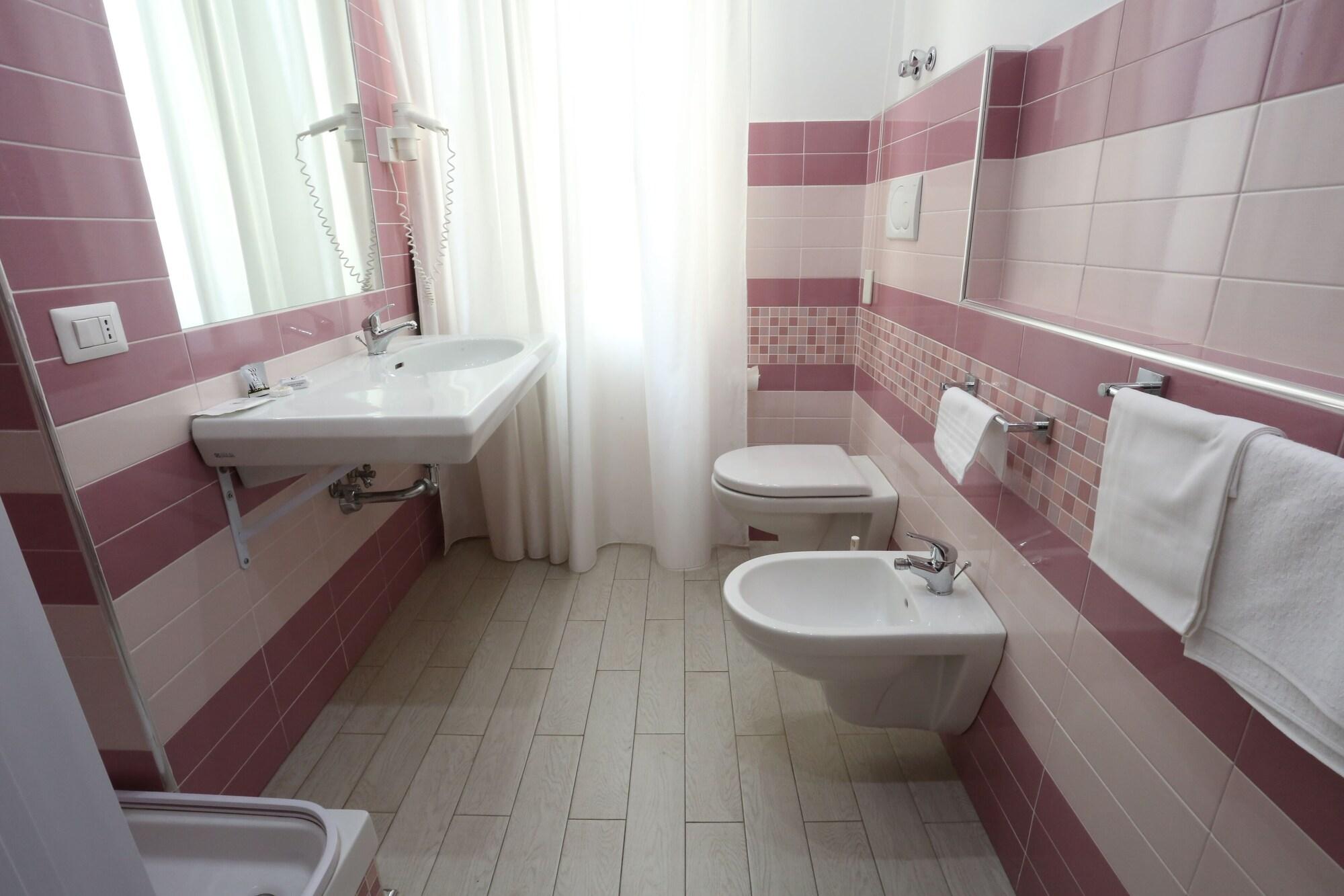 פויג'ה Hotel Europa מראה חיצוני תמונה