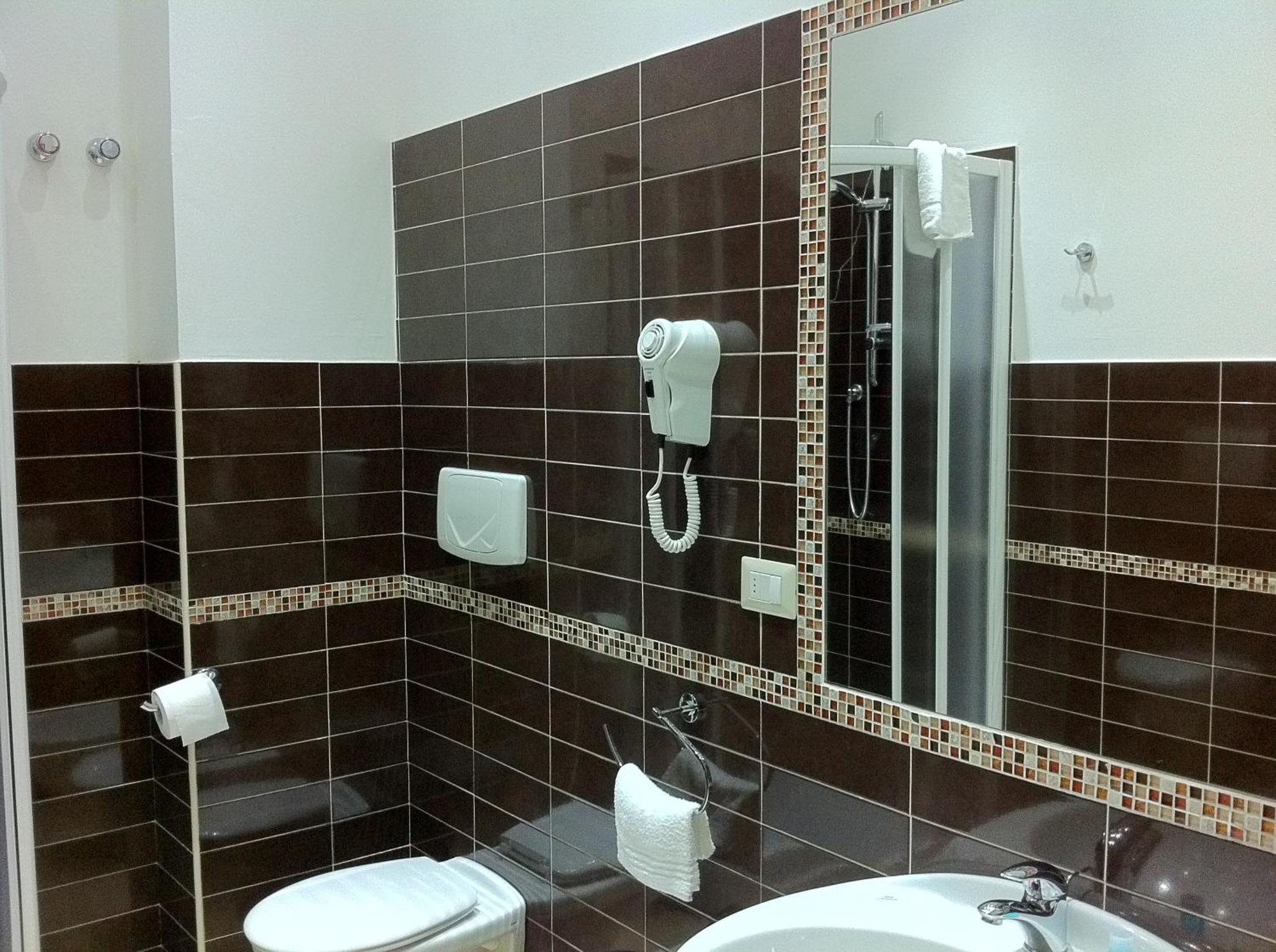 פויג'ה Hotel Europa מראה חיצוני תמונה