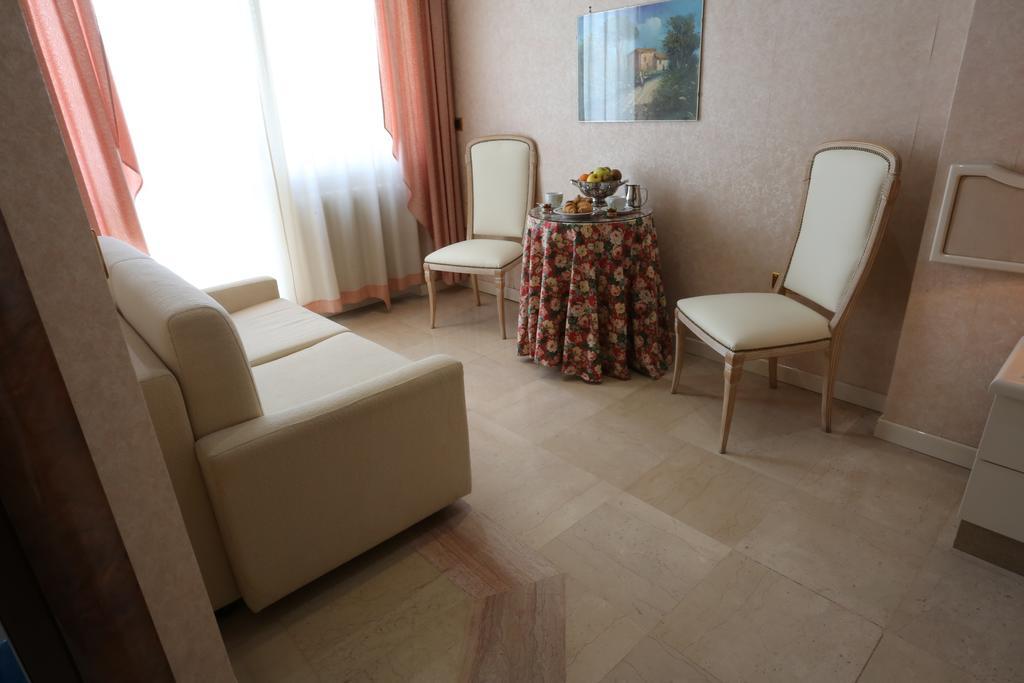 פויג'ה Hotel Europa מראה חיצוני תמונה