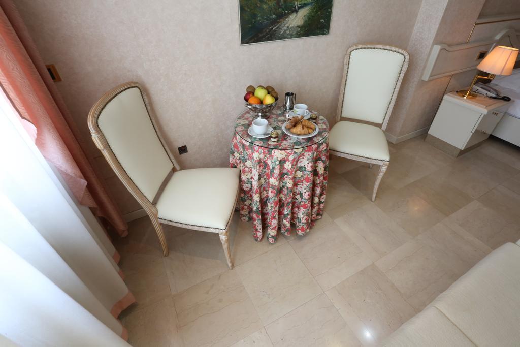 פויג'ה Hotel Europa מראה חיצוני תמונה