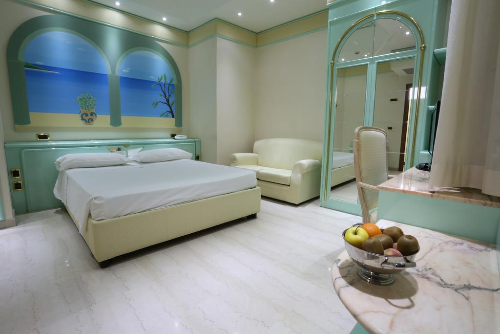 פויג'ה Hotel Europa מראה חיצוני תמונה