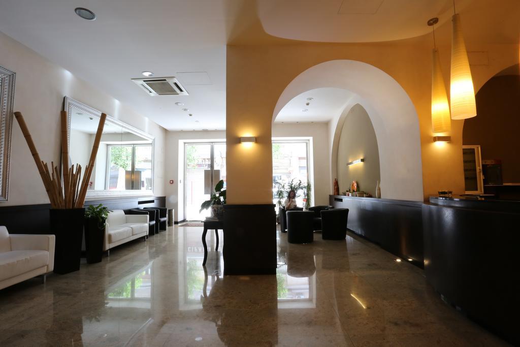 פויג'ה Hotel Europa מראה חיצוני תמונה