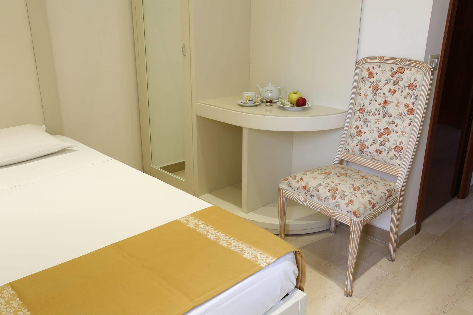 פויג'ה Hotel Europa מראה חיצוני תמונה