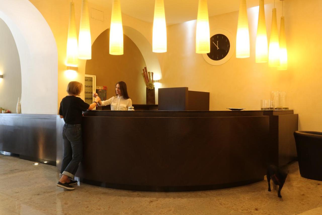 פויג'ה Hotel Europa מראה חיצוני תמונה