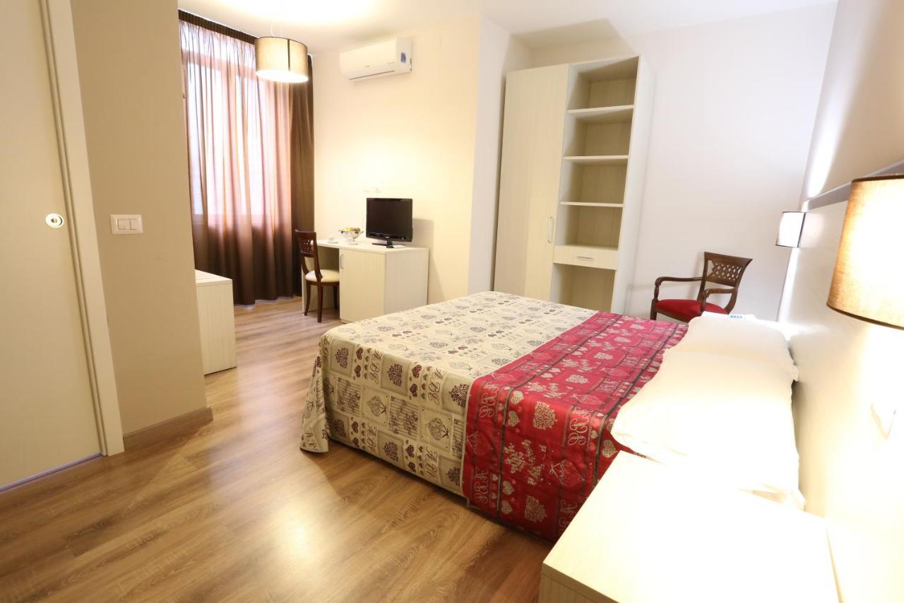 פויג'ה Hotel Europa מראה חיצוני תמונה