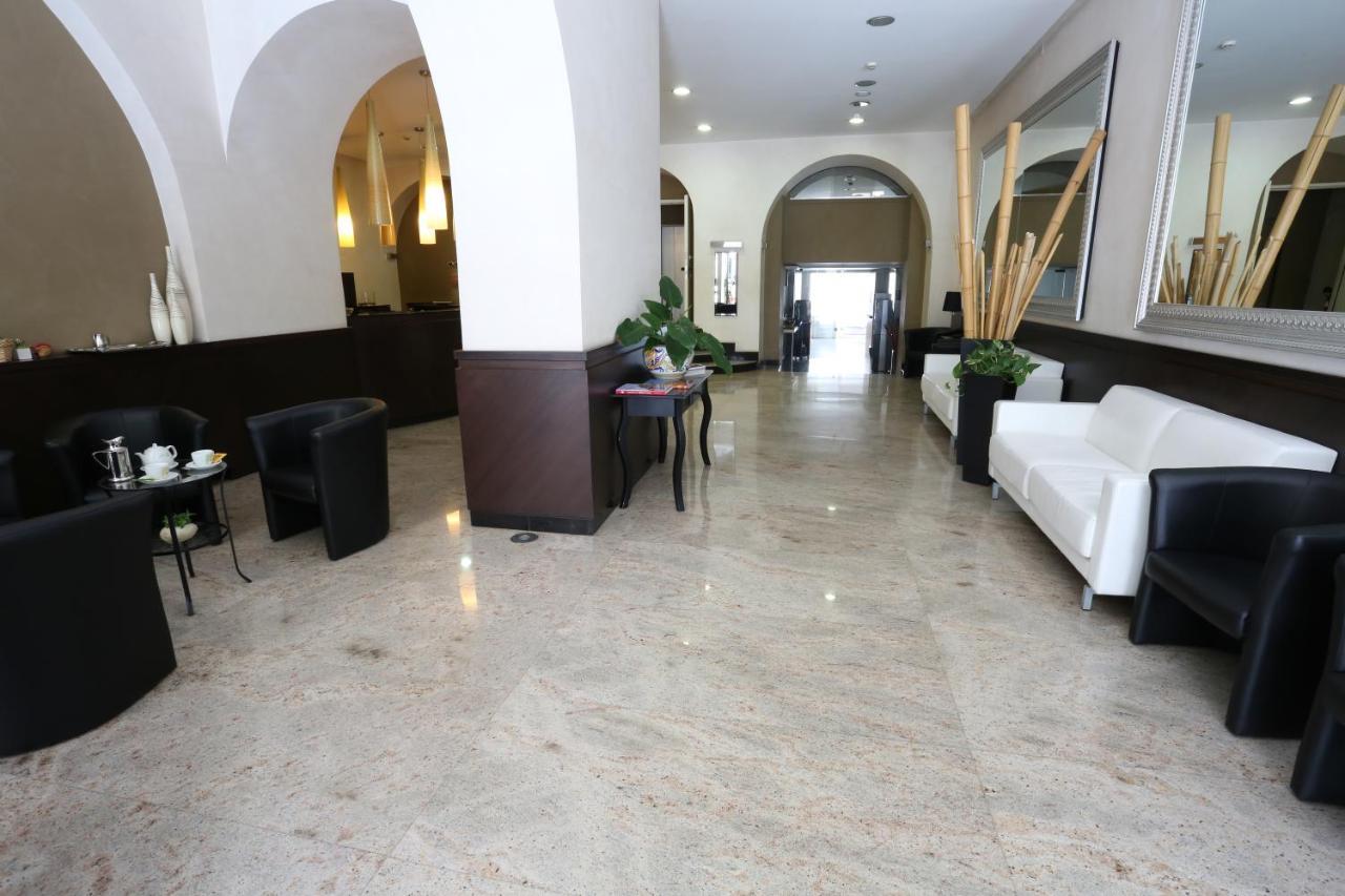 פויג'ה Hotel Europa מראה חיצוני תמונה