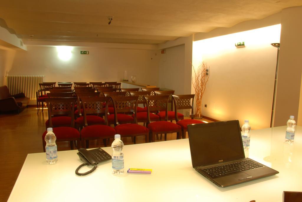 פויג'ה Hotel Europa מראה חיצוני תמונה